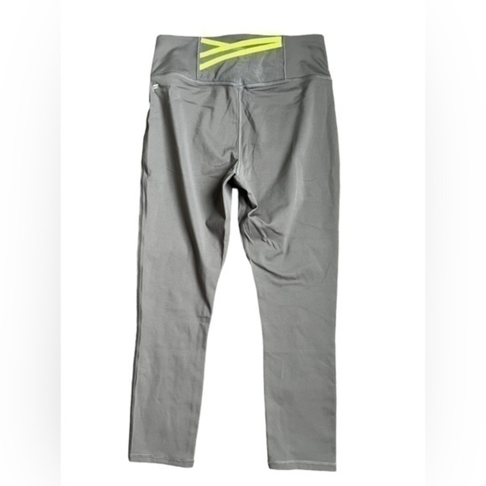 Fabletics Trinity High Waisted Pocket Capri size Large.